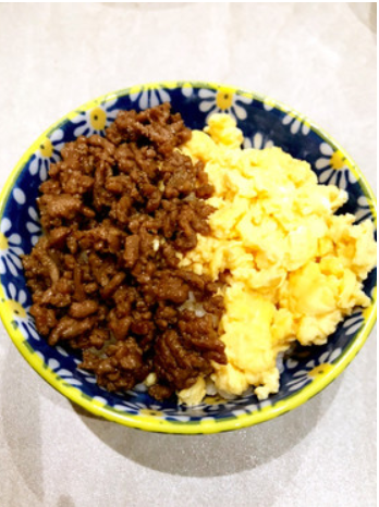 30分以内でできる 今日の夜ごはんレシピ 卵そぼろ丼 人生に彩を